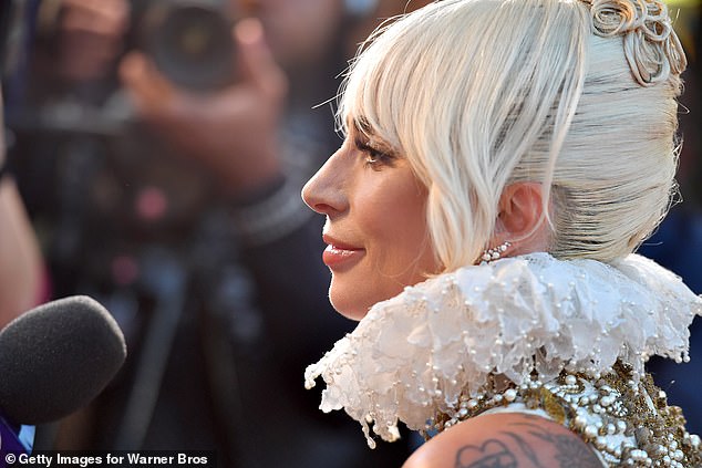 Gaga for lab-bolling: Lady Gaga مع بعض المجوهرات المزروعة في المختبر في عام 2018
