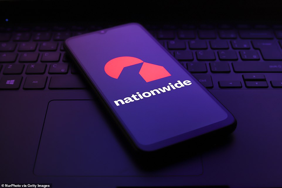 على سبيل المثال ، فإن أقل إصلاح لمدة عامين في Nationwide للمشتري لأول مرة مع إيداع بنسبة 25 في المائة سوف يقلل إلى 4.09 في المائة برسوم 999 جنيهًا إسترلينيًا. على قرض عقاري بقيمة 200000 جنيه إسترليني يتم سداده على مدار 25 عامًا من شأنه أن يدفع 1066 جنيهًا إسترلينيًا في الشهر. المحركين المنزليين أيضا للاستفادة. سيتمكن شخص ما ينتقل إلى المنزل بإيداع بنسبة 40 في المائة من الحصول على سوق يقود 3.8 في المائة من الإصلاح لمدة عامين مع Nationwide ، مع مرفق 499 جنيه إسترليني.
