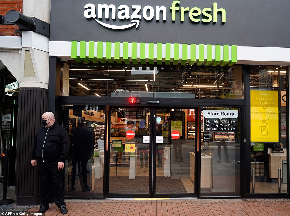 كجزء من المقترحات ، تسعى الشركة إلى تحويل خمسة من 19 متجراً إلى علامة تجارية Whole Foods Market ، والتي تركز على المنتجات العضوية. وقالت إن خطط التحويل ومواقع جديدة أخرى من المتوقع أن تنمو أعمال Foods بأكملها إلى 12 متجرًا بحلول نهاية العام المقبل. اليوم ، قالت أمازون أيضًا إنها تخطط لمضاعفة عدد أعضاء الاشتراك الرئيسيين مع إمكانية الوصول إلى ثلاثة من خيارات البقالة على الأقل من متاجر التجزئة ، من خلال شركائها Morrisons و Iceland و Co-Op و Gopuff.