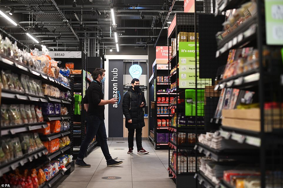 أطلقت Amazon Fresh Fresh Fresh في عام 2021 ، حيث افتتحت أول متجر حتى أقل في Ealing ، مع التكنولوجيا التي سمحت للعملاء بالخروج من التسوق دون الحاجة إلى استخدام Till. استخدم المتسوقون تطبيقًا لدخول المتجر ، ثم تم فواتيره إلى المنصة عند مغادرتهم ، مع مجموعة من الكاميرات وغيرها من التكنولوجيا المستخدمة في معرفة المنتجات التي اشتروها. ومع ذلك ، تباطأت المجموعة طموحات نمو كبيرة بالنسبة للشركة حيث تراجع الطلب على المتسوقين في نهاية جائحة فيروس كورونافيروس.