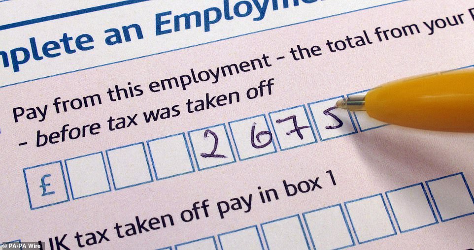 لقد استثمرت 630 مليون جنيه إسترليني لتحسين قدرة HMRC على استرداد الديون ، والتي تشمل توظيف 2400 موظف جديد لإدارة الديون. وأضاف السجل: 