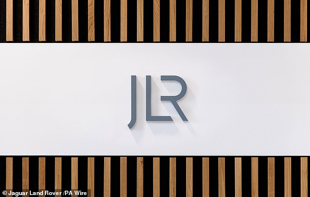 مددت JLR إغلاق المصنع إلى ما لا يقل عن 1 أكتوبر بعد أن اقتحم المتسللين عبر الإنترنت أنظمة الكمبيوتر الخاصة به في نهاية أغسطس ، مما أدى إلى انهيار محتمل لسلسلة التوريد الخاصة بها و 2 مليار جنيه إسترليني في الخسائر. من المحتمل أن ينعكس التأثير في أرقام تصنيع الأشهر المقبلة