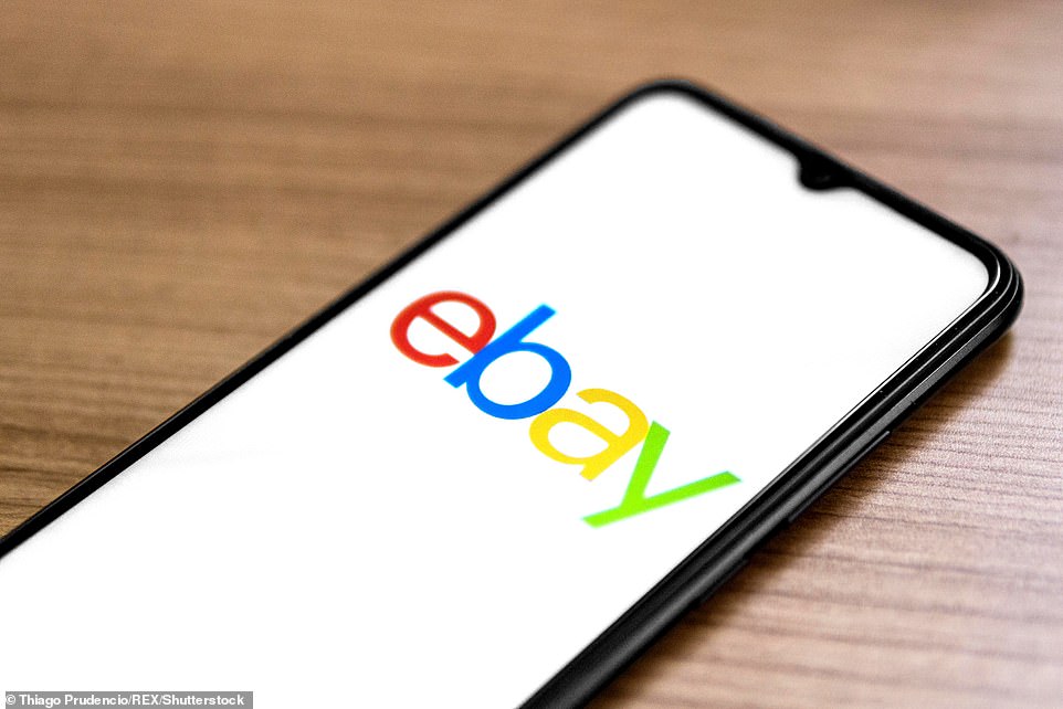 قدم موقع eBay أيضًا رسوم المشتري ليتم تضمينه مع كل عملية شراء. بعد أشهر فقط من تقديمها في فبراير ، قامت بخفض الرسوم من 75p لكل عنصر إلى 10 بكسل وخفض النسبة المئوية التي سيدفعها العملاء على سلعهم ، باستثناء السيارات والدراجات النارية والمركبات والإعلانات المصنفة والممتلكات.