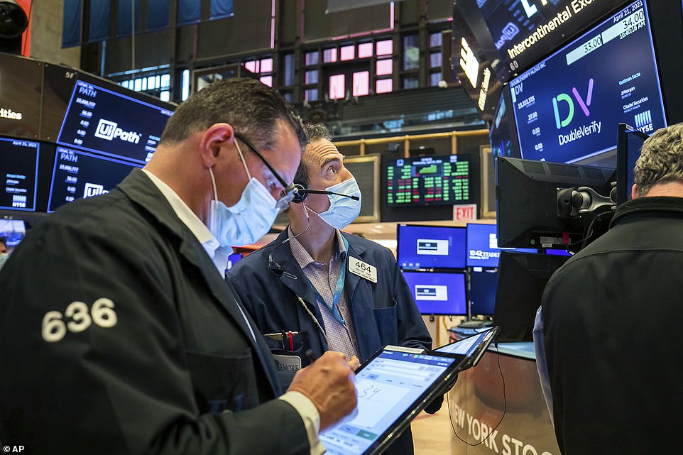 يتوقع حوالي 78 في المائة من الذين شملهم الاستطلاع أن يتم تشغيل عدد كبير من الزيادات الضريبية خلال الـ 12 شهرًا القادمة. ويقول 48 في المائة من أن التغييرات الضريبية هي أكبر مخاطر واحدة على ثروتها ، والثانية فقط للتضخم (58 في المائة) ، والتي تقع حاليًا بنسبة 3.8 في المائة. إنها ضريبة الأرباح الرأسمالية (CGT) التي تعتقد العائلات الأثرياء أنها ستتعرض للارتداد لأن حوالي 46 في المائة تعتقد أنها سترتفع في العام المقبل حيث تحاول الخزانة أن تنفذ CGT عندما يبيع شخص ما أصولًا مسؤولة ، مثل الأسهم والأسهم ، والممتلكات الشراء ، والمنازل الثانية ، والاستثمارات الأخرى ، وبعض الممتلكات القيمة. كل عام يحصل الأفراد على بدل سنوي قدره 3000 جنيه إسترليني وهو خالي من CGT. تم تخفيض هذا من مستوى 12300 جنيه إسترليني في عام 2022.