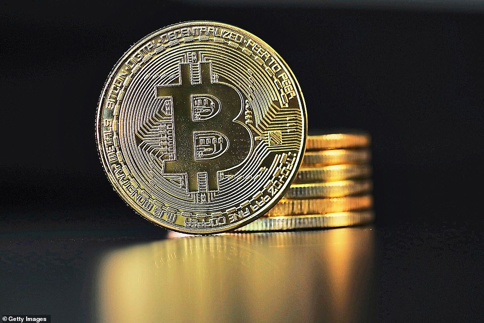 استنادًا إلى أبحاث Wisdomtree ، يقول واحد من كل أربعة مستثمرين إنهم سيخصصون أكثر من 10 في المائة من محفظتهم إلى Crypto. هذا أعلى بكثير مما يوصي به معظم الخبراء لتخصيص التشفير. وقال Wisdomtree إن التعرض للتشفير بنسبة واحد في المائة فقط في محفظة متنوعة من شأنه أن يساعد في تحسين العوائد دون التأثير الكبير على المخاطر الإجمالية. قال Silenskyte: