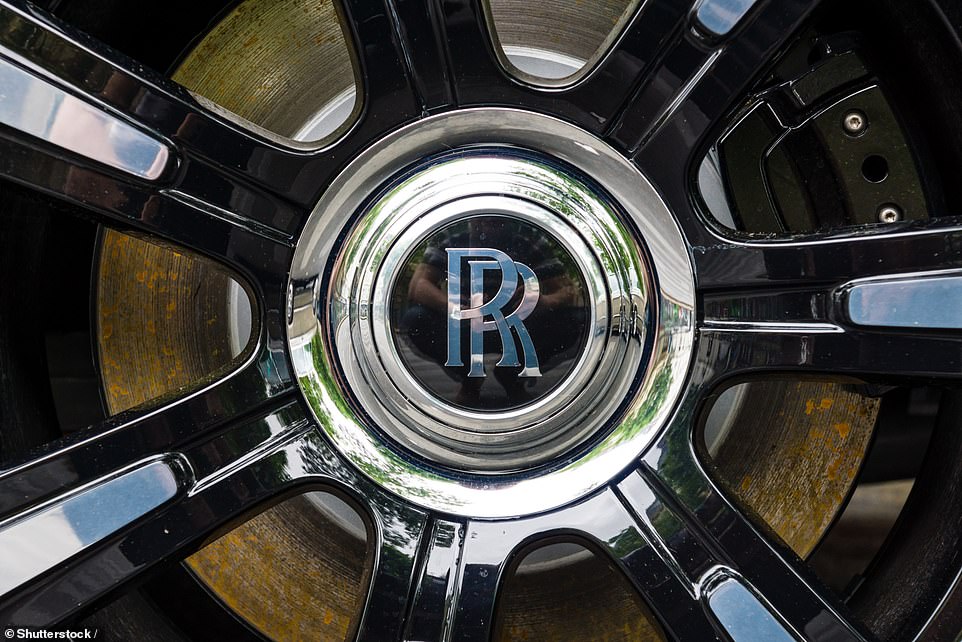 استفاد Rolls-Royce ، الذي يصنع وخدمات المحركات لشركات الطيران التجارية بما في ذلك Boeing و Airbus ، من انتعاش ما بعد الولادة في السفر الدولي. تم منح الشركة ، التي تصنع أيضًا محركات للطائرات المقاتلة بما في ذلك Eurofighter Typhoon و F35 ، بالإضافة إلى المفاعلات النووية لسلطة الغواصات البحرية الملكية ، دفعة أخرى من خلال زيادة الإنفاق الدفاعي كسباق أوروبا لإعادة تسليحها في مواجهة العدوان الروسي. وهو الآن في طليعة حملة بريطانيا لبناء محطات الطاقة النووية المصغرة. من بين المحللين الـ 18 الذين يغطيون الأسهم ، قام أربعة بتقييمه على أنه 