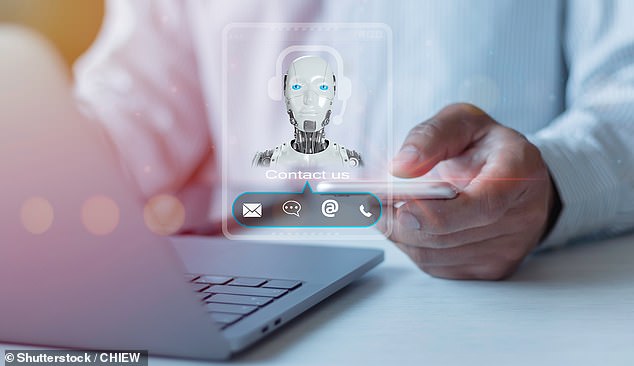 يعمل Sam Ajami كمدير كبير في شركة Tech Symbe ، والذي يستخدم الذكاء الاصطناعي للسماح للعملاء بتطوير ملاعب أعمال