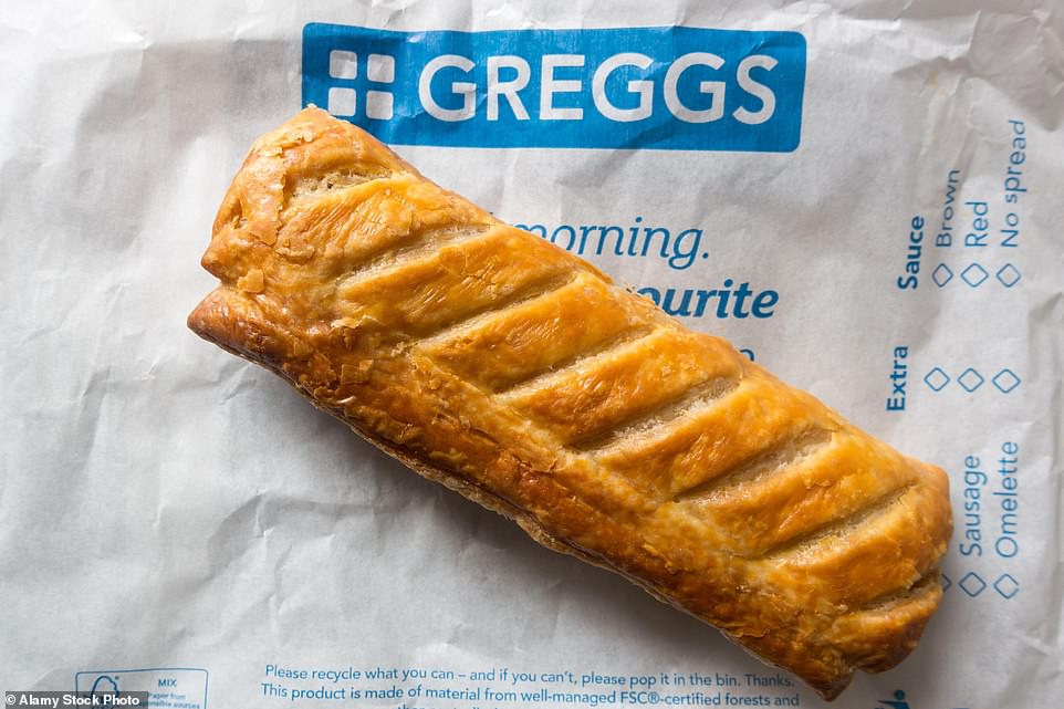 تمتد Greggs أيضًا على مدار ساعات العمل عبر متاجرها ، وقد طرحت المزيد من الوجبات المسائية بما في ذلك البيتزا ، ودجاج جويجون ، وحغمة البغرية الساخنة. وأمس فتحت أول حانة-تقدم البيرة المحلية إلى جانب 15 طبقًا مستوحى من Greggs ¿في متجر Fenwick في نيوكاسل على Tyne.