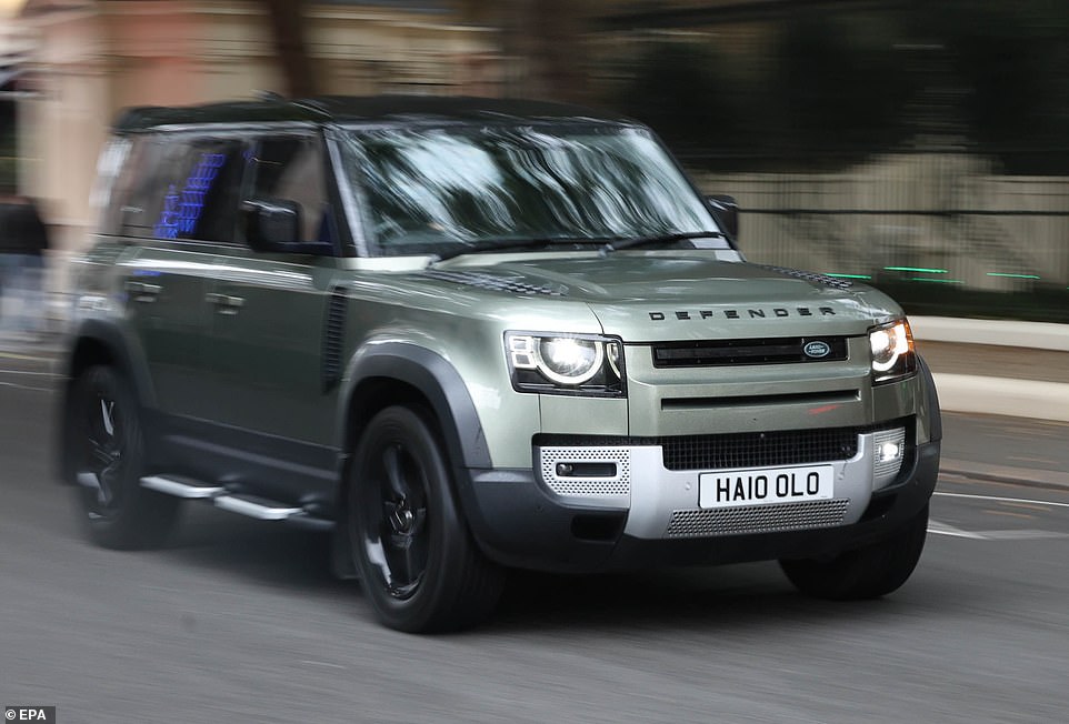Jaguar Land Rover's ، يتم الاستعانة بموجب صفقة بقيمة 800 مليون جنيه إسترليني لمدة خمس سنوات على Tata Consultancy Services ، والتي مثل Jaguar Land Rover هي جزء من Empire Tata Business Empire. كما قدمت Tata Consultancy Services خدمات تكنولوجيا المعلومات لماركس آند سبنسر والتعاونية ، وهما تجارب التجزئة في الهجمات الإلكترونية هذا العام والتي كلفتهم مئات الملايين من كل منها. جاكوار لاند روفر مربحة للغاية ولديه جيوب عميقة. حقق 2.5 مليار جنيه إسترليني من الأرباح قبل الضرائب العام الماضي ، وفي نهاية يونيو كان لديه 5 مليارات جنيه إسترليني من السيولة ، ويبلغ من 3.3 مليار جنيه إسترليني نقدًا ومرفق قرض بقيمة 1.7 مليار جنيه إسترليني.