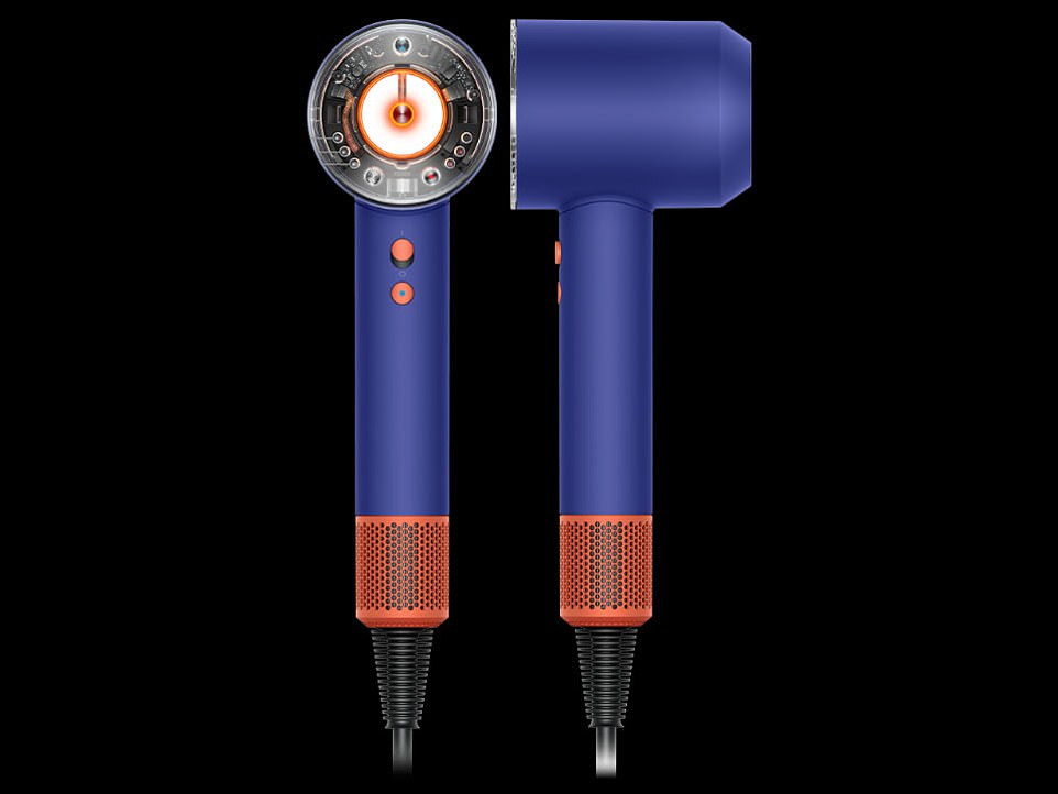 وقال دايسون إن إجمالي الإيرادات انخفض من 7.1 مليار جنيه إسترليني إلى 6.6 مليار جنيه إسترليني لهذا العام ، على الرغم من أن المجموعة التي تبيع أكثر من 20 مليون وحدة لأول مرة في تاريخها. ألقى الشركة البريطانية ، التي تصنع معظم سلعها في شرق وجنوب شرق آسيا ، باللوم على عوامل لمرة واحدة بما في ذلك تقلبات العملات ونيران المصنع في الفلبين التي عطلت إمدادات منتجاتها التجميل.