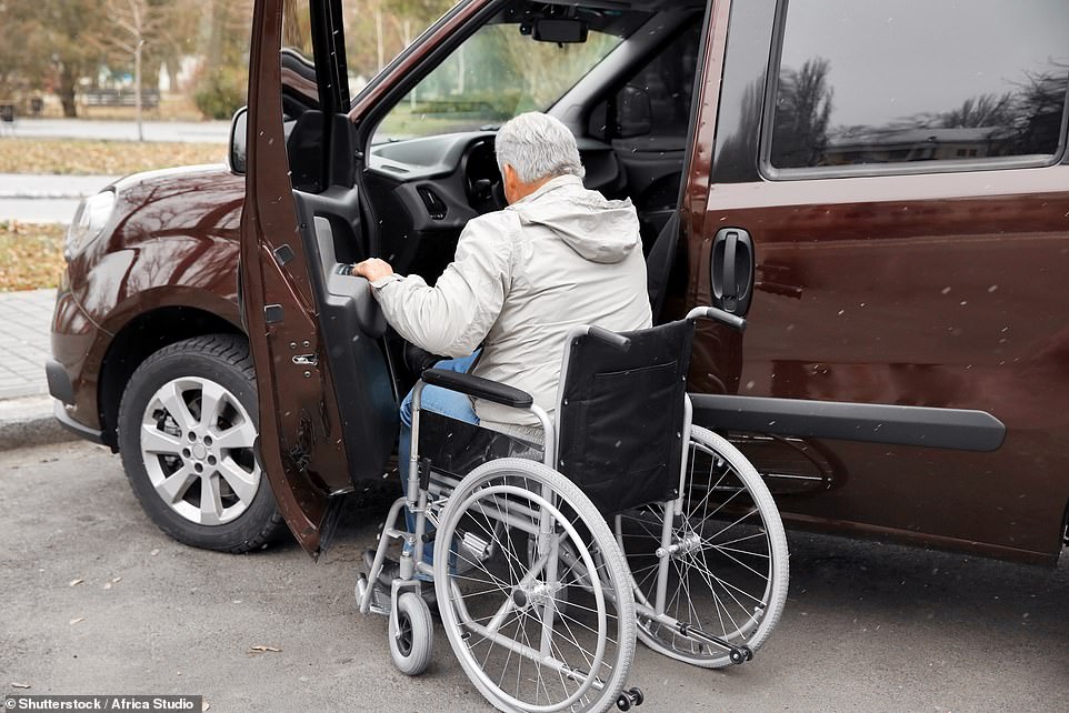في شهر مايو ، أبلغت ديلي ميل عن جريمة شارة الزرقاء بنسبة 1000 في المائة في أقل من عقد من الزمان ، مما يبرز 