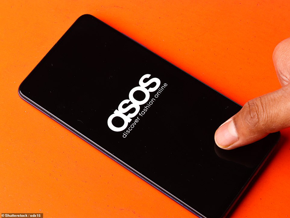 انخفضت أسهم ASOS بنسبة 7.2 في المائة إلى 272 بكسل في التداول المبكر. انخفضت حوالي 40 في المائة منذ بداية العام. ومع ذلك ، تقول ASOS إنها دخلت الآن الخطوة الثالثة والأخيرة من خطة التحول ؛ 
