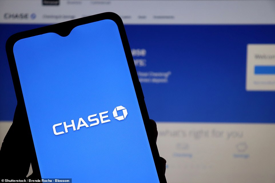 من عام 2026 ، سيتمكن المستثمرون من شراء وبيع الأسهم والسندات الفردية على المنصة. وقال JP Morgan إن الخدمة ستكون متاحة من خلال تطبيق THASE CURTRESS ، وكمنتج مستقل.
