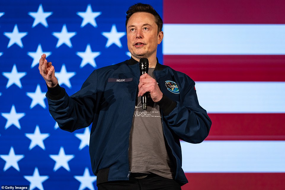 ترك Musk وظيفته في فريق ترامب في شهر مايو ، وقد تعهد منذ ذلك الحين بتكريس المزيد من الوقت لتيسلا ، مما يساعد الأسهم على الارتداد. وفي الشهر الماضي ، عرض عليه صفقة رواتب جديدة من قبل مجلس تسلا بقيمة تصل إلى مليار دولار خلال العقد المقبل إذا تم ضرب أهداف معينة.