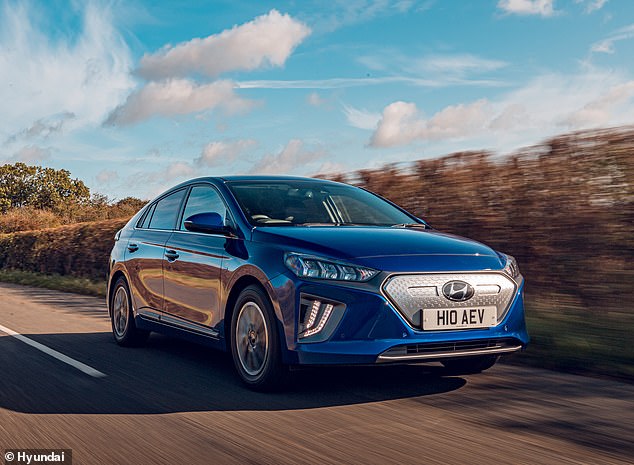 تاسعًا: تعد سيارة Hyundai Ioniq Electric التي تم إيقاف إنتاجها (80.1%) واحدة من أقل السيارات الكهربائية تسجيلًا في التقرير. كانت المشكلة الرئيسية هي أن 90% من السيارات التي بها مشكلات كانت غير قابلة للقيادة أثناء إصلاحها
