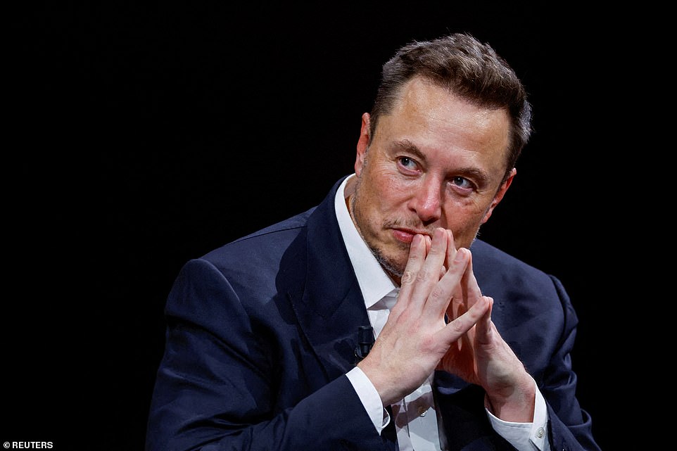 Musk هو أول شخص يضرب المعلم. التكهنات تتصاعد بأنه سيصل إلى علامة بقيمة 1TRILTILTY في السنوات القادمة. ومع ذلك ، فقد عانى من نكسة أمس حيث فقدت شركة الصواريخ SpaceX تاجها باعتبارها الناشئة الأكثر قيمة.
