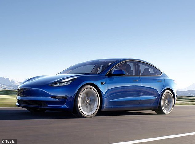 فازت سيارة Tesla Model 3 بجائزة أفضل سيارة تنفيذية مستعملة بفضل نطاقها وأدائها وتقنياتها