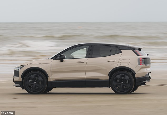 من المفترض أن تكون سيارة EX30 Cross Country عبارة عن 