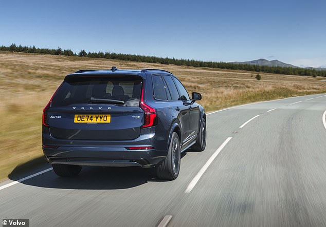 كان عام 2024 هو أفضل عام مبيعات لشركة فولفو على الإطلاق، حيث تم بيع 763,389 سيارة. وحتى سبتمبر من هذا العام، كانت أكثر من 87 في المائة من مبيعات فولفو عبارة عن سيارات الدفع الرباعي. وXC90 جيدة بقدر ما هي عليه