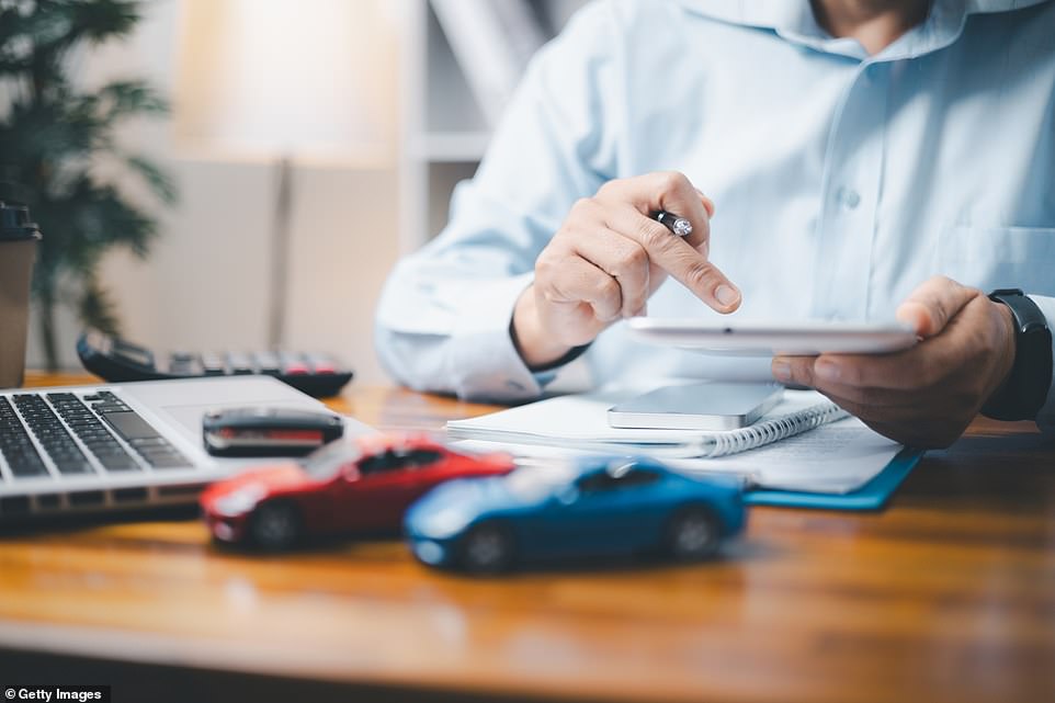 تتوقع FCA أن يشارك حوالي 85 في المائة من المستهلكين المؤهلين في المخطط ، ولكن 