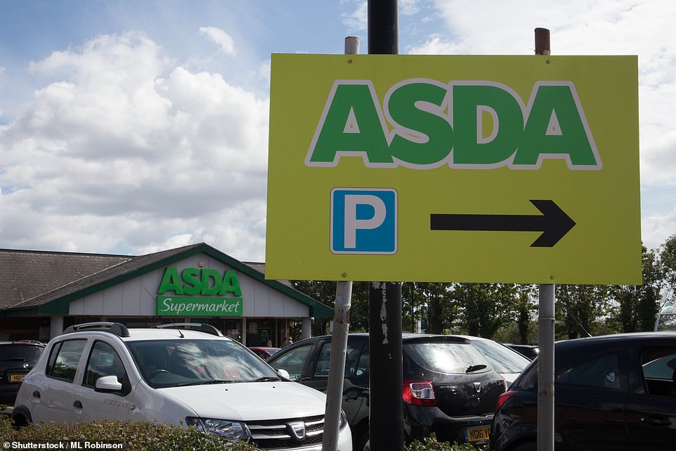 تشمل الجولة الأخيرة من التخفيضات خفض حبيبات Asda المرق من 1 إلى 69 نقطة و Asda Chicken Tikka Masala (392 جم) من 2.40 جنيه إسترليني إلى 1.57 جنيه إسترليني. ذات مرة ثاني أكبر سوبر ماركت في بريطانيا ، كان الأمر يرفرف منذ أن اشترى الأخوان موهسين وزوبر عيسى وعملاق الأسهم الخاصة TDR Capital في صفقة بقيمة 6.8 مليار جنيه إسترليني في عام 2020.
