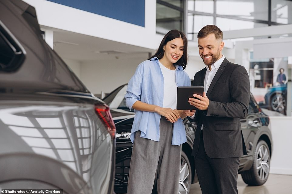 وجدت هيئة مراقبة السلوكيات المالية (FCA) أن 14.2 مليون اتفاقية تمويل سيارات تم إبرامها كانت غير عادلة. وفي أكثر من 11 مليون حالة، يتعلق التعويض بسائقي السيارات الذين لم يتم إخبارهم عن العمولة