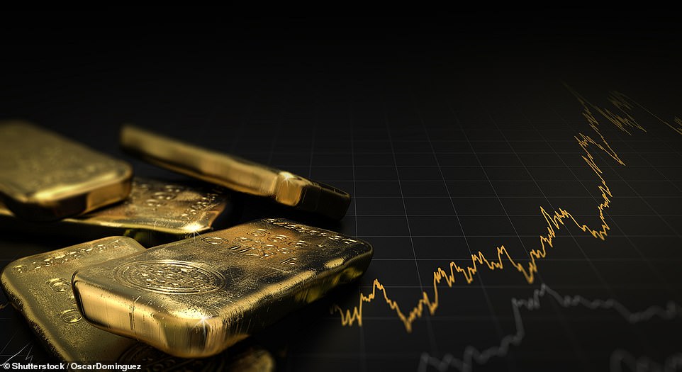 وقال روس مولد، مدير الاستثمار في شركة AJ Bell، إن الزيادة في سعر الذهب - حتى مع ارتفاع أسواق الأسهم إلى مستويات جديدة - تشير إلى أن العديد من المستثمرين يتطلعون إلى حماية أنفسهم من الانهيار المحتمل. وقال: 