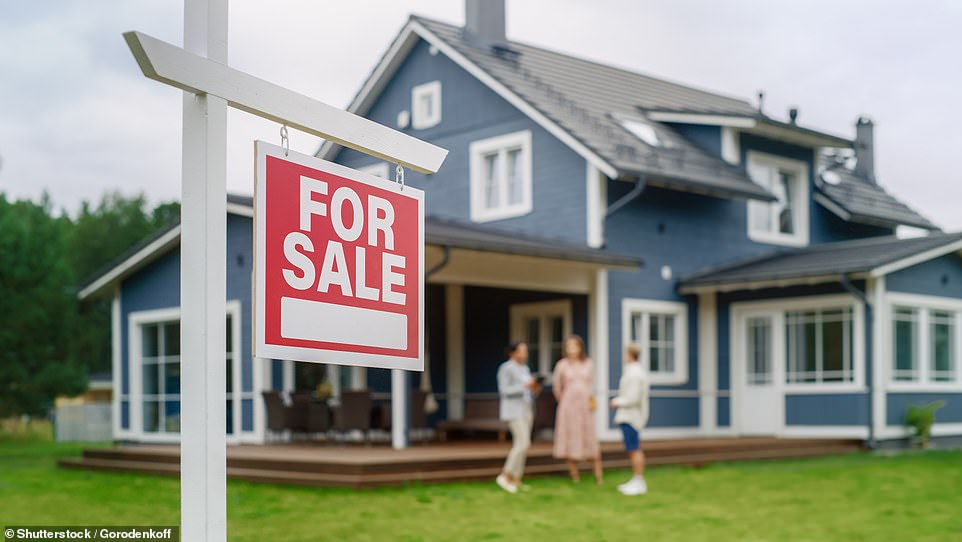 الفرصة واضحة. ومن خلال التعامل مع الإسكان في مرحلة لاحقة من الحياة باعتباره أولوية وطنية، على قدم المساواة مع المنازل للمشترين لأول مرة، يصبح بوسعنا أن نتمكن من إطلاق كميات هائلة من المخزون غير المستغل. ويجب أن يُطلب من السلطات المحلية تقييم الطلب وتخصيص المواقع وفقًا لذلك. ويمكن بعد ذلك للمطورين والمخططين وصناع السياسات بناء المنازل، بما في ذلك الأكواخ التي تلبي الاحتياجات المتغيرة، وليس فقط الطلب من المشترين لأول مرة.
