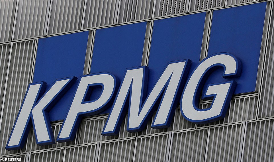 وقال جون هولت، رئيس شركة KPMG: