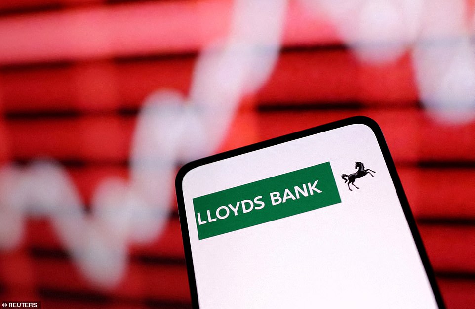 نشرت Lloyds على حسابها على Twitter هذا الصباح: