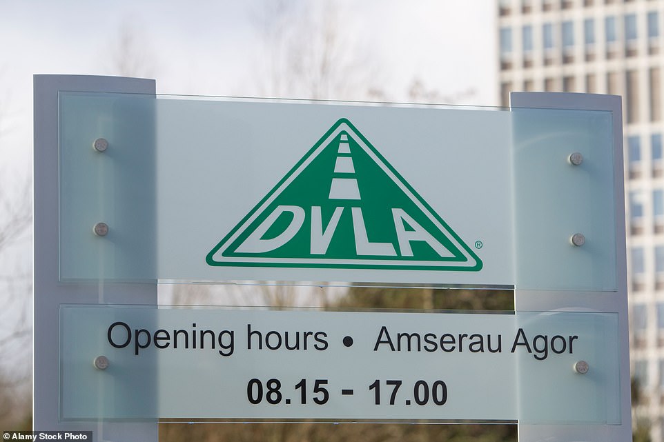 وتلاهم قيادة سيارة غير مؤمنة، وفقًا لأرقام DVLA التي حصلت عليها شركة Co-op Insurance. يعكس مقدار نقاط العقوبة الصادرة للجريمة مدى خطورتها. يظلون على ترخيص لمدة تتراوح بين أربع و 11 سنة.
