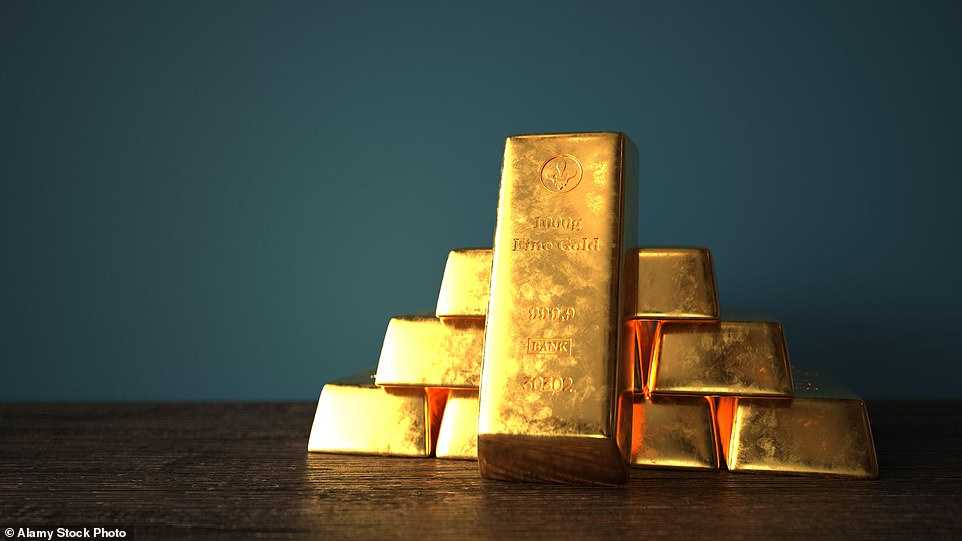 وقد أكد ارتفاع أسعار المعادن الثمينة على مكانة الذهب كملاذ آمن في أوقات الاضطرابات. وفي حين تقتنص البنوك المركزية السبائك لأنها أصبحت أقل اعتمادا على الدولار الأمريكي الضعيف، فإن المؤسسات القلقة بشأن التضخم والإنفاق الحكومي والديون، وتراكمت التوترات الجيوسياسية أيضا.