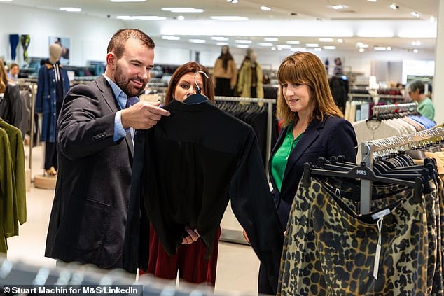 رئيس M&S ستيوارت ماشين والمستشارة راشيل ريفز