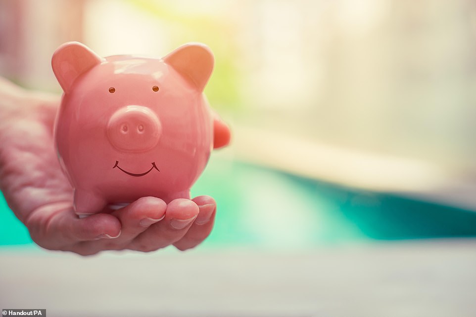 وفي العام التالي، سيتم تضمين صناديق التقاعد غير المستخدمة في ملكية الشخص لأغراض IHT، والتي من المتوقع أن تجلب المزيد من العائلات إلى نطاق IHT. يقول إيان ديال، رئيس قسم التخطيط العقاري في شركة إيفلين بارتنرز، إن التغييرات تعني أن