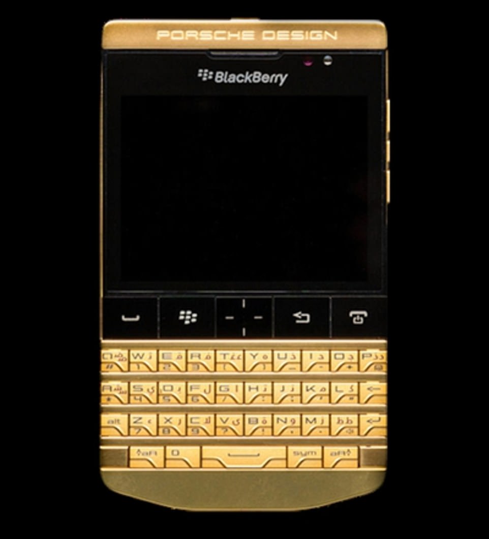 يتضمن ذلك الإصدار المحدود من طرازات Porsche Design من Blackberry، والتي تم إطلاقها في عام 2011، وهي من العناصر المخصصة لهواة الجمع ويمكن بيعها بمبلغ يتراوح بين 250 جنيهًا إسترلينيًا إلى 1500 جنيه إسترليني. على موقع Ebay، تُظهر القوائم المباعة مؤخرًا أن طراز Blackberry Bold الأكثر شيوعًا، قد تم بيعه بمبلغ يصل إلى 100 جنيه إسترليني أو أكثر، في حين تم بيع المزيد من هواتف Blackberry الذكية مثل Key2 بمبلغ يصل إلى 537.49 جنيهًا إسترلينيًا. وقال وود إنه بالنسبة للطرز المتميزة، مثل Vertu's Signature (التي يمكن بيعها بمبلغ يصل إلى 10000 جنيه إسترليني)، فمن المرجح أن تكون العبوة فاخرة، وإذا كانت في حالة جيدة، فيمكن أن تزيد من قيمة الهاتف. تباع طرازات Nokia N950 و8800 Arte Gold بسعر يتراوح بين 1000 جنيه إسترليني إلى 1500 جنيه إسترليني و750 جنيه إسترليني إلى 1500 جنيه إسترليني على التوالي، في حين أن طرازي Motorola DynaTAX 8000X وAura - من بين أول الهواتف المحمولة التي تم تصنيعها على الإطلاق - يمكن أن تجلب ما بين 1000 جنيه إسترليني إلى 5000 جنيه إسترليني ومن 1000 جنيه إسترليني إلى 3000 جنيه إسترليني لكل منهما.