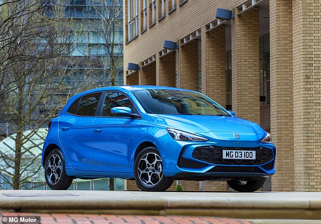 في وقت سابق من هذا العام، أوصى برنامج Euro NCAP السائقين بالابتعاد عن سيارة MG3 الهجين بعد فشل آلية تثبيت المقعد أثناء الاصطدام الأمامي وتسبب ذلك في أضرار جسيمة للساق اليمنى لدمية اختبار التصادم.