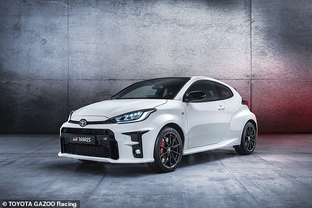 تم التصويت لسيارة Toyota GR Yaris (2020 إلى الوقت الحاضر) كأفضل سيارة رياضية مستعملة من قبل الحكام. إنها فتحة عبادة ساخنة