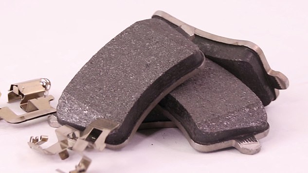 يقول مكتب الملكية الفكرية إن ما حدث في جنوب جلوسيسترشاير هو مجرد قمة جبل الجليد عندما يتعلق الأمر بمعالجة سوق قطع غيار السيارات غير القانونية في بريطانيا. وقد حددت اللسعات الأخيرة أيضًا أجزاء أمان مزيفة