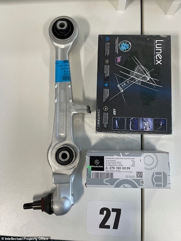 يعد ذراع التعليق الذي يحمل علامة مرسيدس-بنز أحد الأجزاء المقلدة التي حددها مكتب الملكية الفكرية التابع للحكومة
