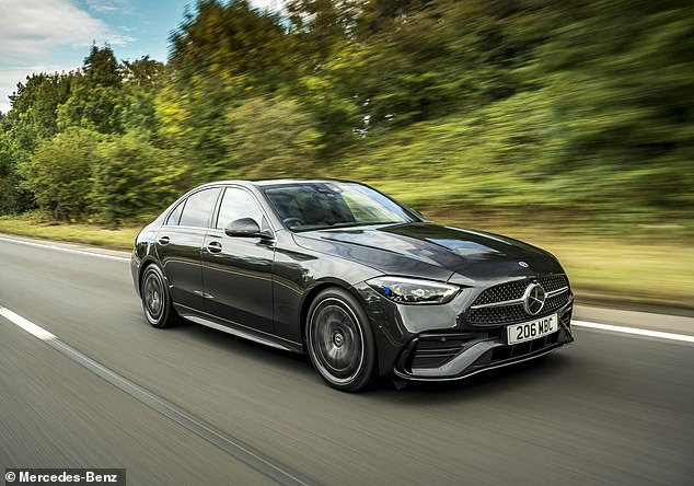 تمتلك شركة السيارات الألمانية العملاقة حاليًا 16 خيارًا جديدًا لطرازات الديزل لدى التجار في المملكة المتحدة، بما في ذلك الفئة C، في الصورة