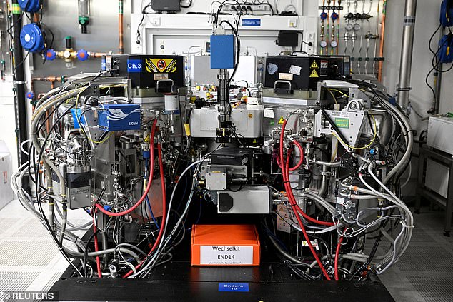 تحذر شركات BMW ومرسيدس وفولكس فاجن ونيسان وتويوتا من أن 