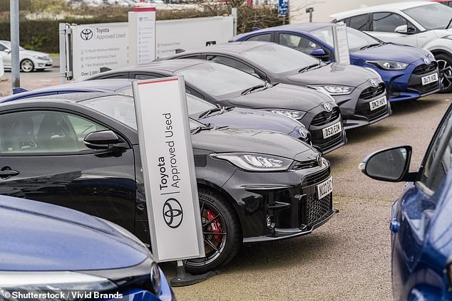 أدى النقص السابق في الرقائق إلى ارتفاع الطلب على السيارات المستعملة بمتوسط ​​قيم السيارات المستعملة في عام 2021 بنسبة 14% على أساس سنوي، وفقًا لشركة Auto Trader. وقد يحدث هذا مرة أخرى إذا لم يتم حل الوضع