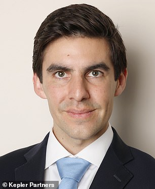 يقول رايان لايتفوت أمينوف، محلل الأبحاث في شركة كيبلر بارتنرز، إن صناديق الاستثمار يمكن أن تكون بمثابة ضوء في الظلام المتعلق بالميزانية