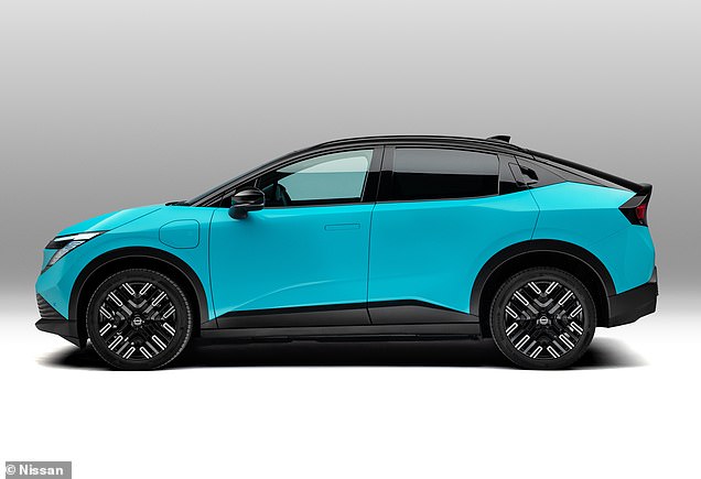 تتميز سيارة ليف الجديدة بشكل مختلف ومصابيح أمامية وخلفية جديدة ومظهر ديناميكي منحوت