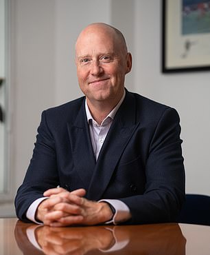 يعتقد جيمس نايلور أن القارئ يجب أن يكون مستعدًا لإنفاق المزيد من المال، نظرًا للظروف