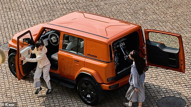 النموذج الذي اختبرته سيكلف ما يعادل حوالي 22000 جنيه إسترليني. لذا، فبالنسبة لعلامة شيري التجارية، فهي تمنحك الكثير مقابل القليل جدًا من الإنفاق. نأمل أنه إذا وصل إلى المملكة المتحدة، فسوف يكلف حوالي 20 ألف جنيه إسترليني أو حتى أقل (عبرت الأصابع)