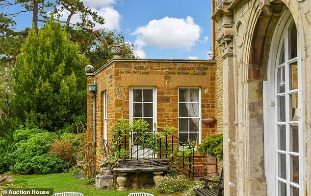 التاريخ: تم تصميم ملحق القرن العشرين من قبل السير ألبرت ريتشاردسون