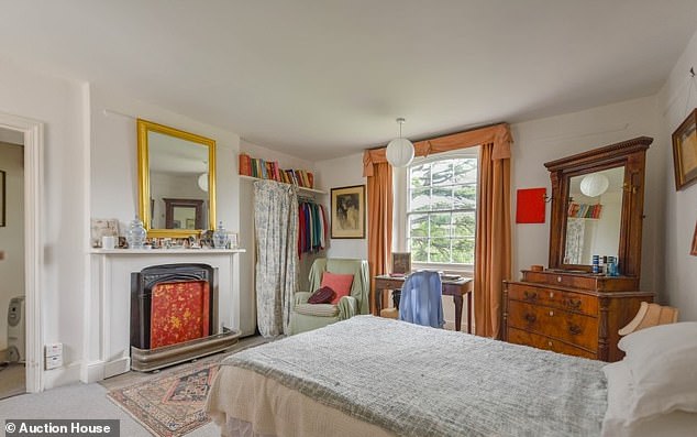 الخيارات: يحتوي المنزل حاليًا على ست غرف نوم وثلاثة حمامات