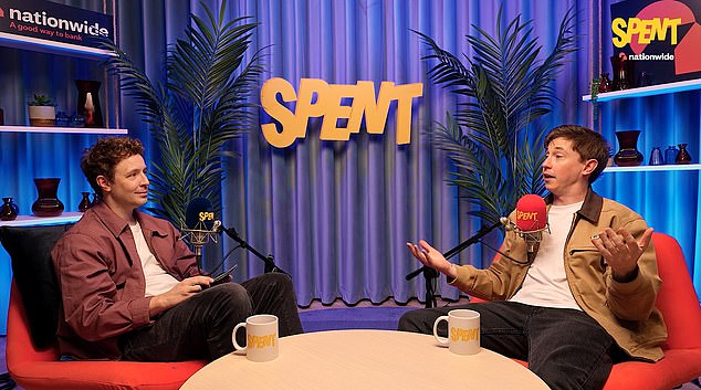 أخبر جيك مات أن الاسم غير المعتاد لقطته هو إشارة إلى النمر في فيلم Life of Pi - على الرغم من اعترافه بأن صديقه القطط أقل تعاونًا بكثير من الوحش الشهير في الرواية.