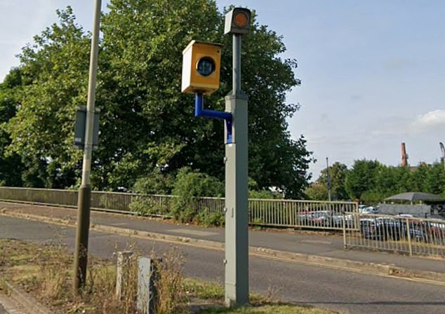 غزيرة الإنتاج: في ليستر، تمكنت هذه الكاميرا، التي تم تركيبها في البداية لالتقاط صور لسائقي السيارات الذين تجاوزوا الإشارة الحمراء، من القبض على 22774 سائقًا مسرعًا